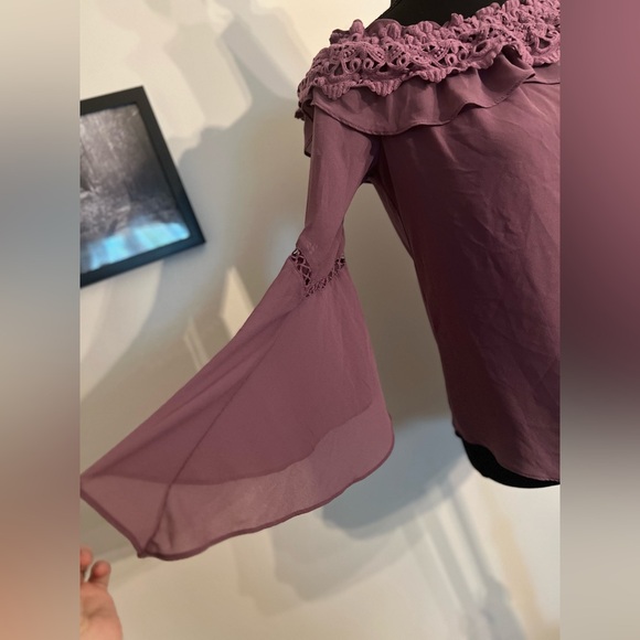 3/$15 WHBM Elegant Off The Shoulder Lace Blouse Size Small Orig Price $89 - Picture 2 of 7